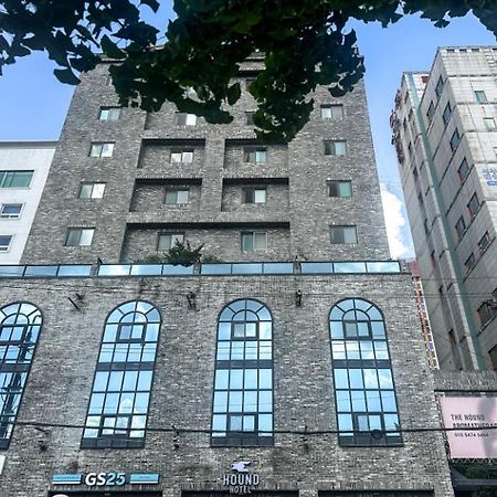 Hound Hotel Чханвон Екстер'єр фото