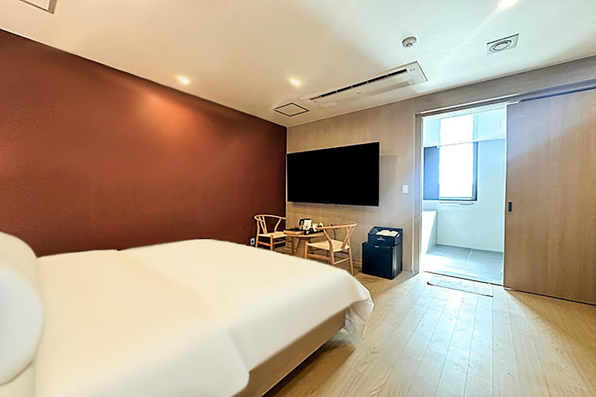 Hound Hotel Чханвон Екстер'єр фото